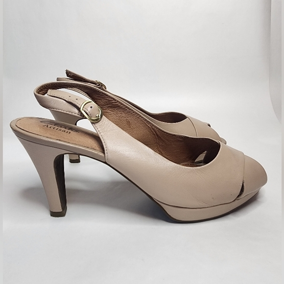 EUC Clarks Artisan Slingback Sandal / Heels - Picture 3 of 6